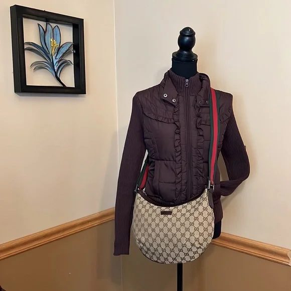 Gucci Beige and Brown Crossbody Bag with Red and Green Strap - Picture 3 of 16